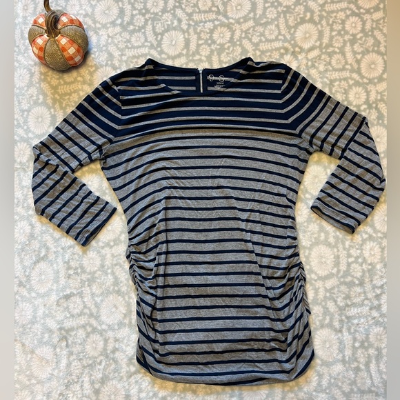 Jessica Simpson 3/4 sleeve maternity top - M. - Picture 2 of 8